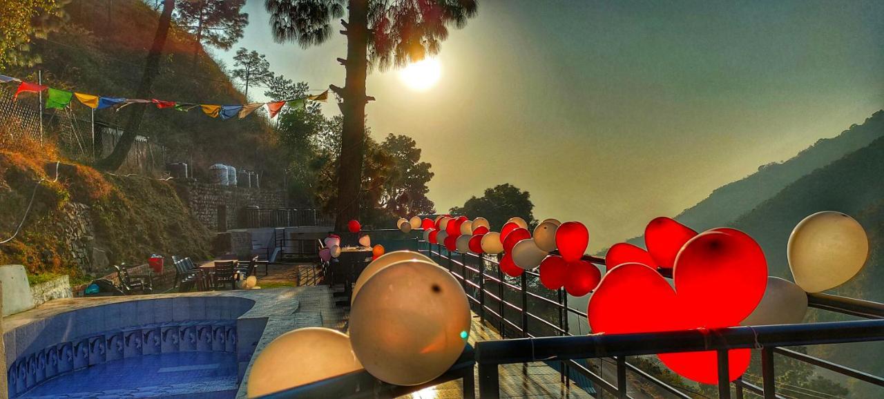 Safarmaina Resort Kasauli Eksteriør bilde
