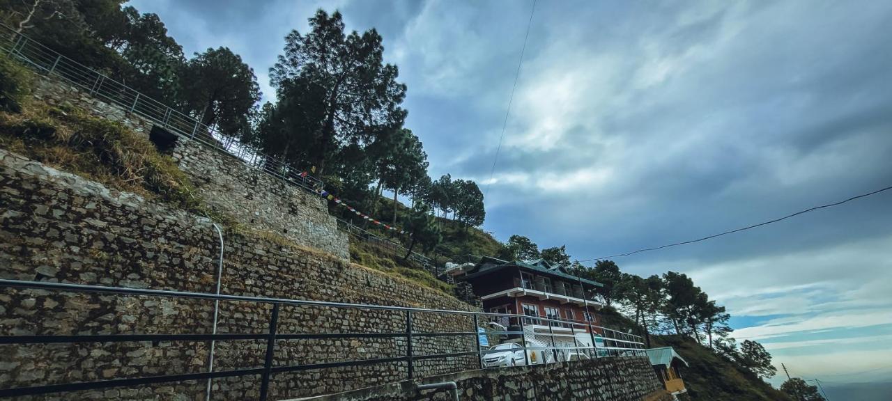 Safarmaina Resort Kasauli Eksteriør bilde